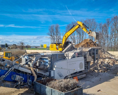 Recyclinganlage verarbeitet Bauschutt zu wiederverwendbarem RC-Baustoff in Zülpich.
